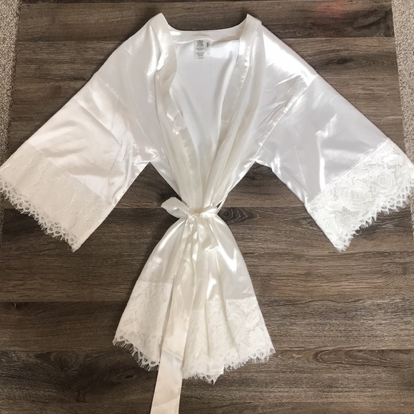 Lulus Other - Lulu's All A Dream Ivory Lace Satin Short Robe